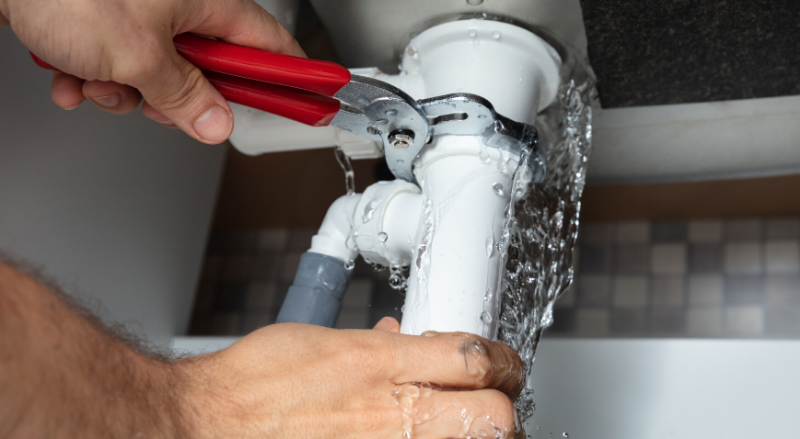 Comment bien réagir en cas de fuite d'eau 💧🏠 ? 7 règles à suivre